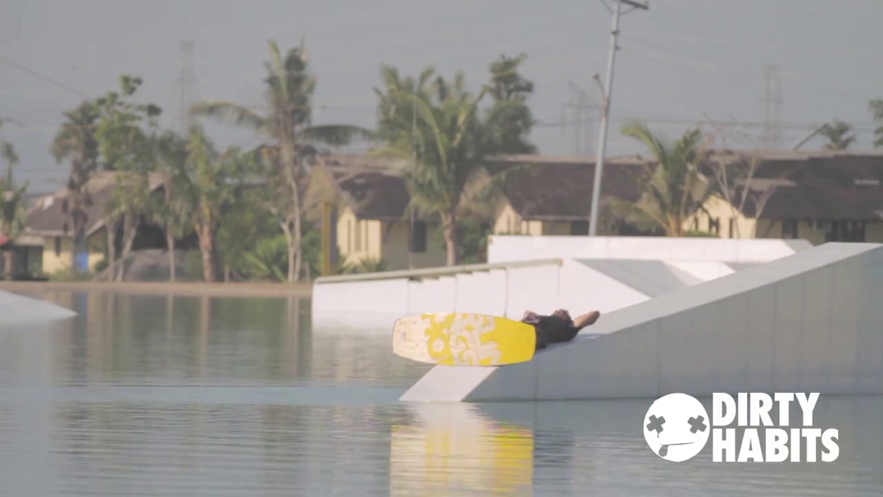 Ian Curry-Lindahl in the Philippines