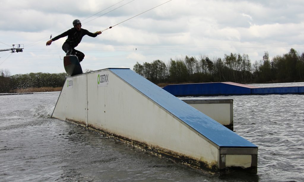 Max Becker mit dem Anton Wakeboard