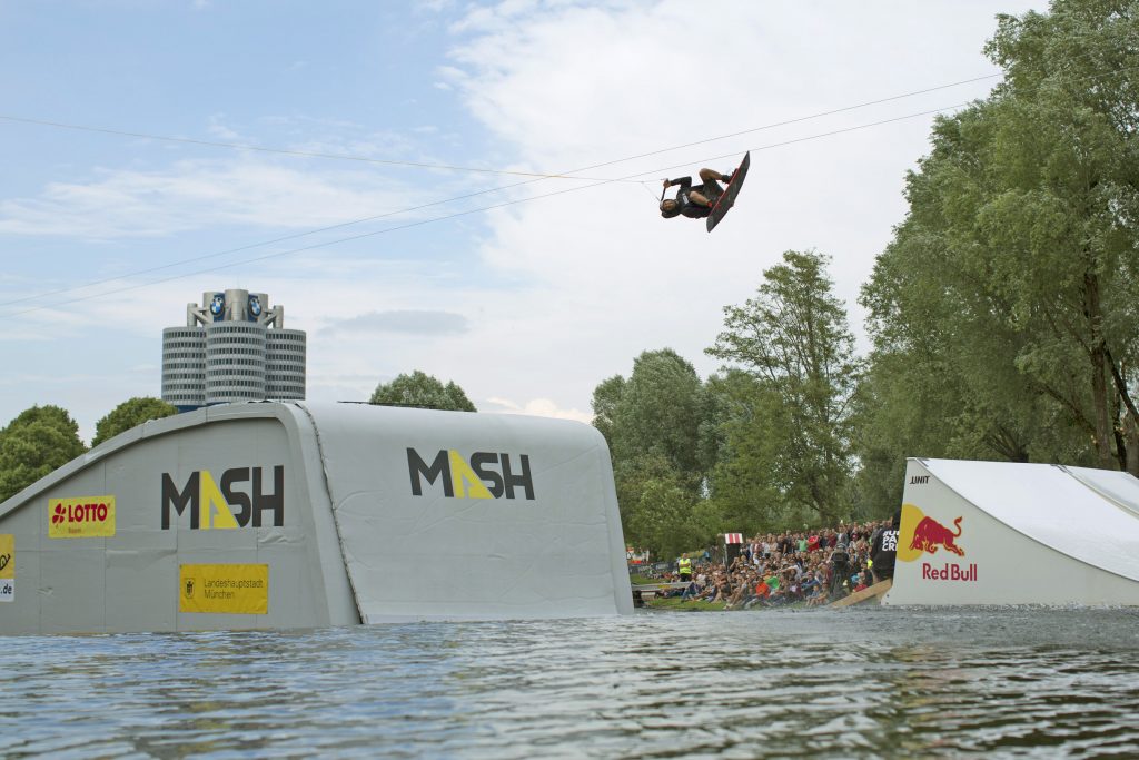 MM17_Wakeboard Rail & Air 1