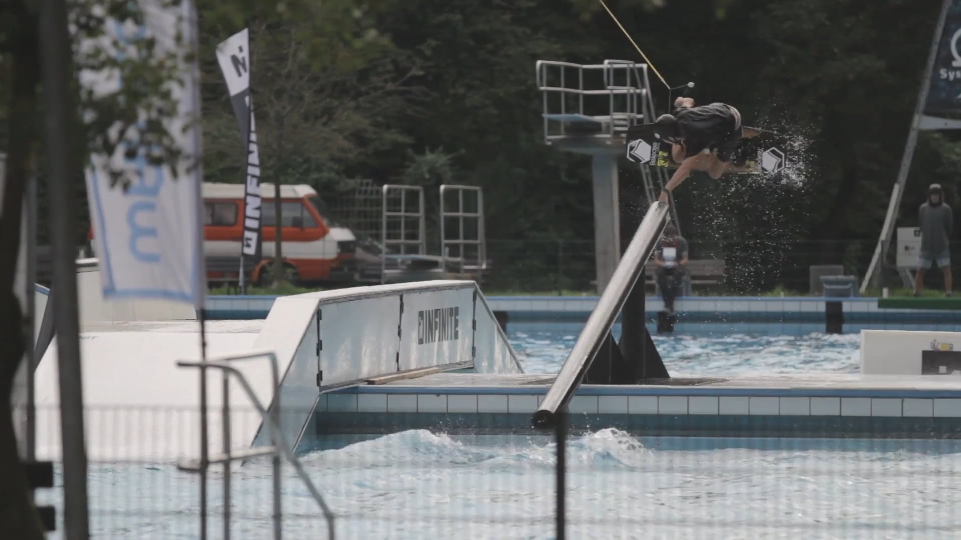 Nick Schäfers und Rien van der Pas – Infinite Wakepark